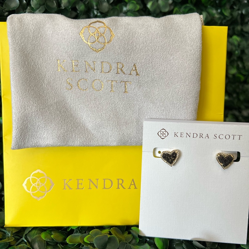 Kendra Scott CLASSIC heart earrings